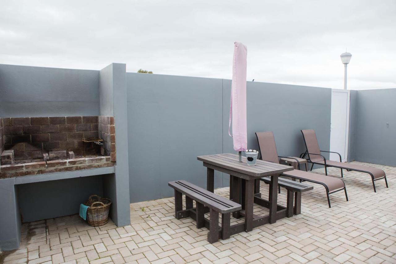 Namaste Spacious Studio Apartment Langebaan Exterior foto